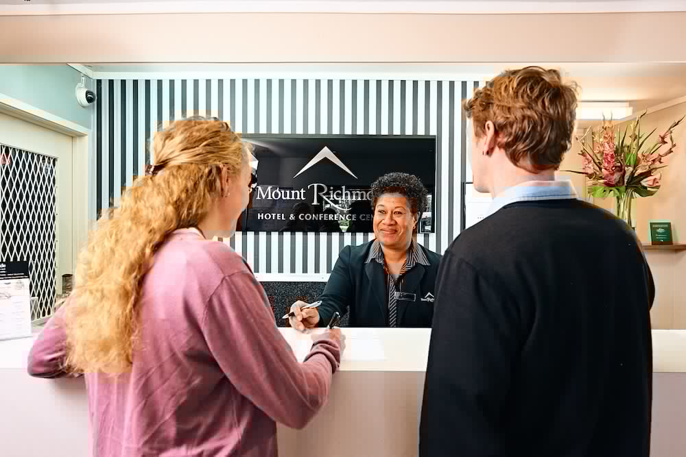 Mount Richmond Hotel 32/36