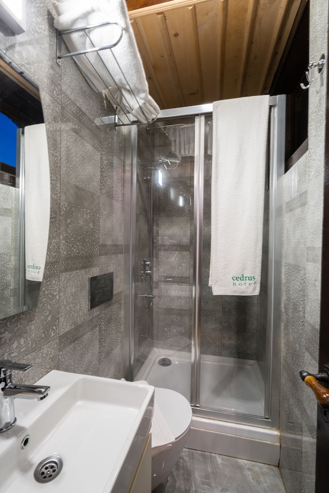 Cedrus Hotel 44/50