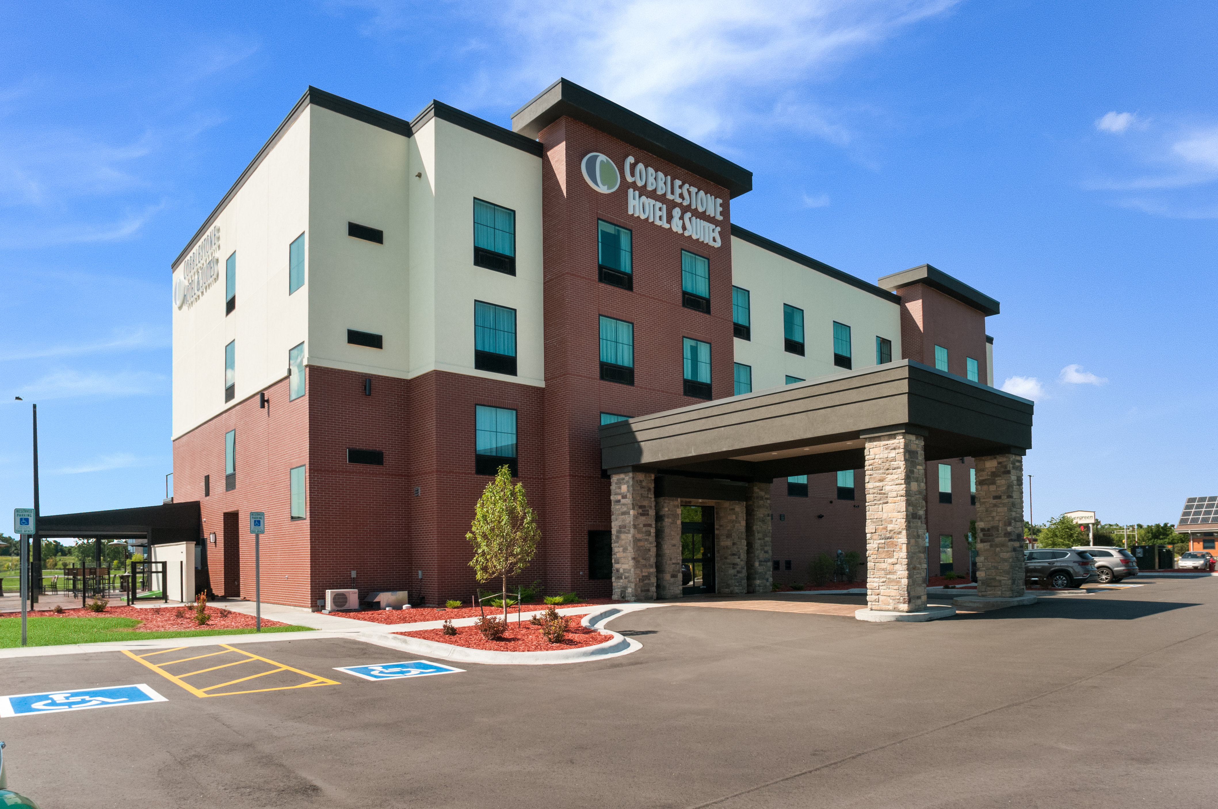 Cobblestone Hotel & Suites - Appleton International Airport 59/62