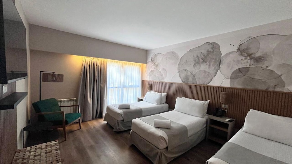 Cerro Calafate Hotel 7/30