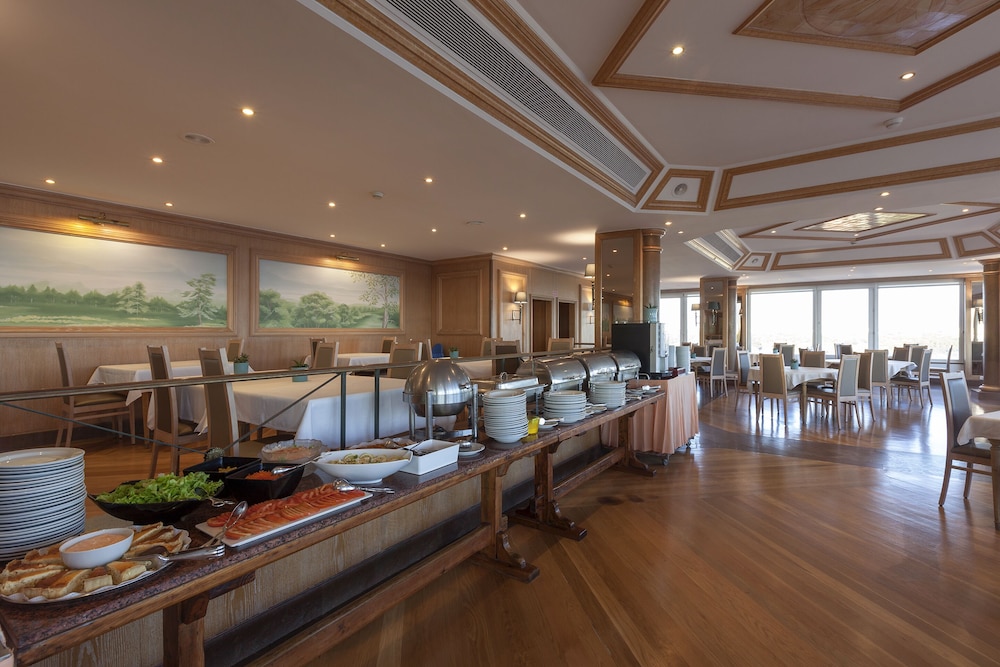 Carcavelos Beach Hotel 37/63