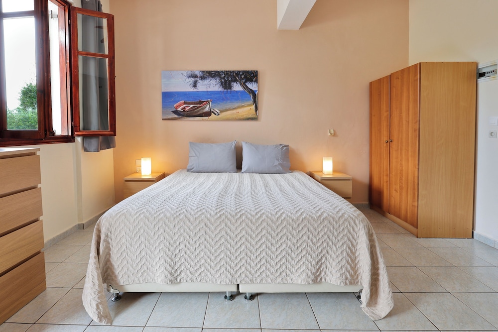 Basic, Studio, 1 Queen and 1 Single Bed, Sea View