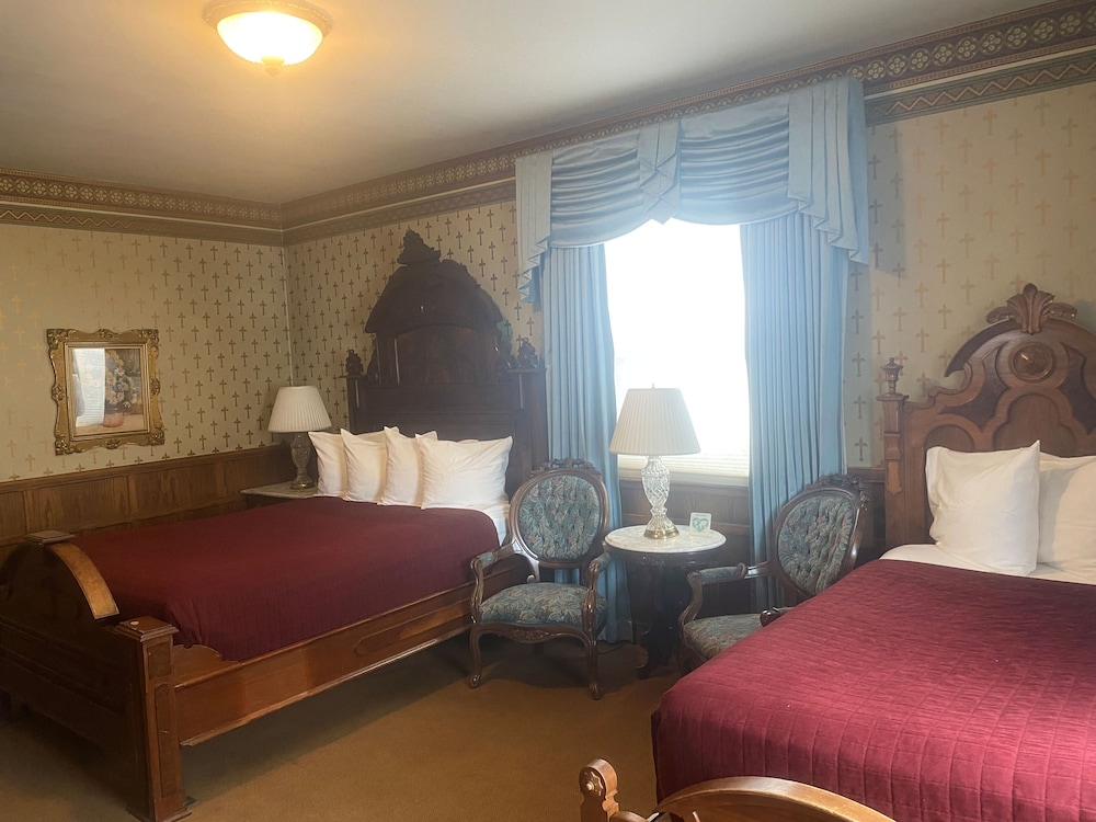 HISTORIC STRATER HOTEL 26/68