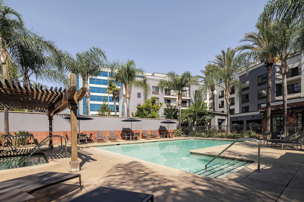 Courtyard Los Angeles Burbank Airport 53/56
