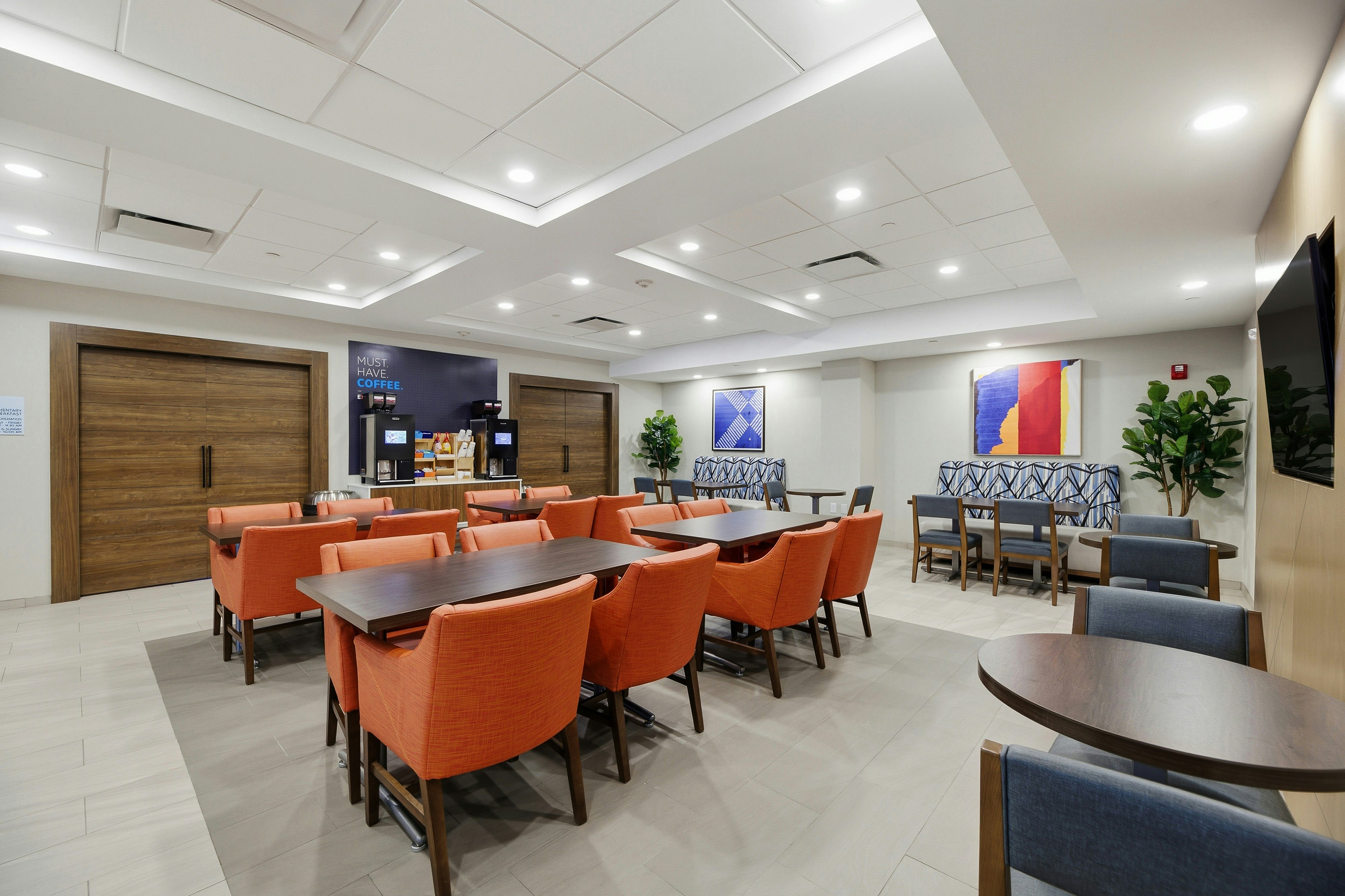Holiday Inn Express & Suites Raleigh West - Lenovo Center 88/102