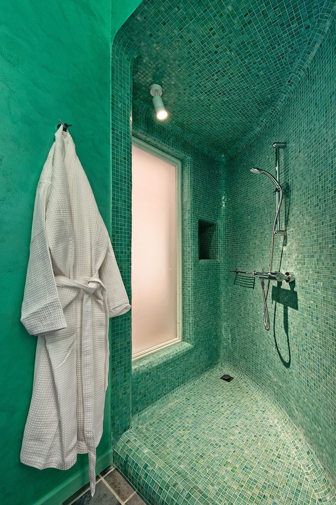 Ananda Suites 13/24