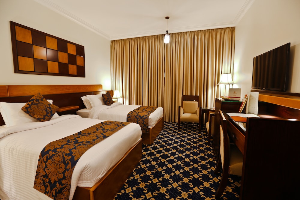 ROOM, DOUBLE OR TWIN BED, CITY VIEW, SMOKING