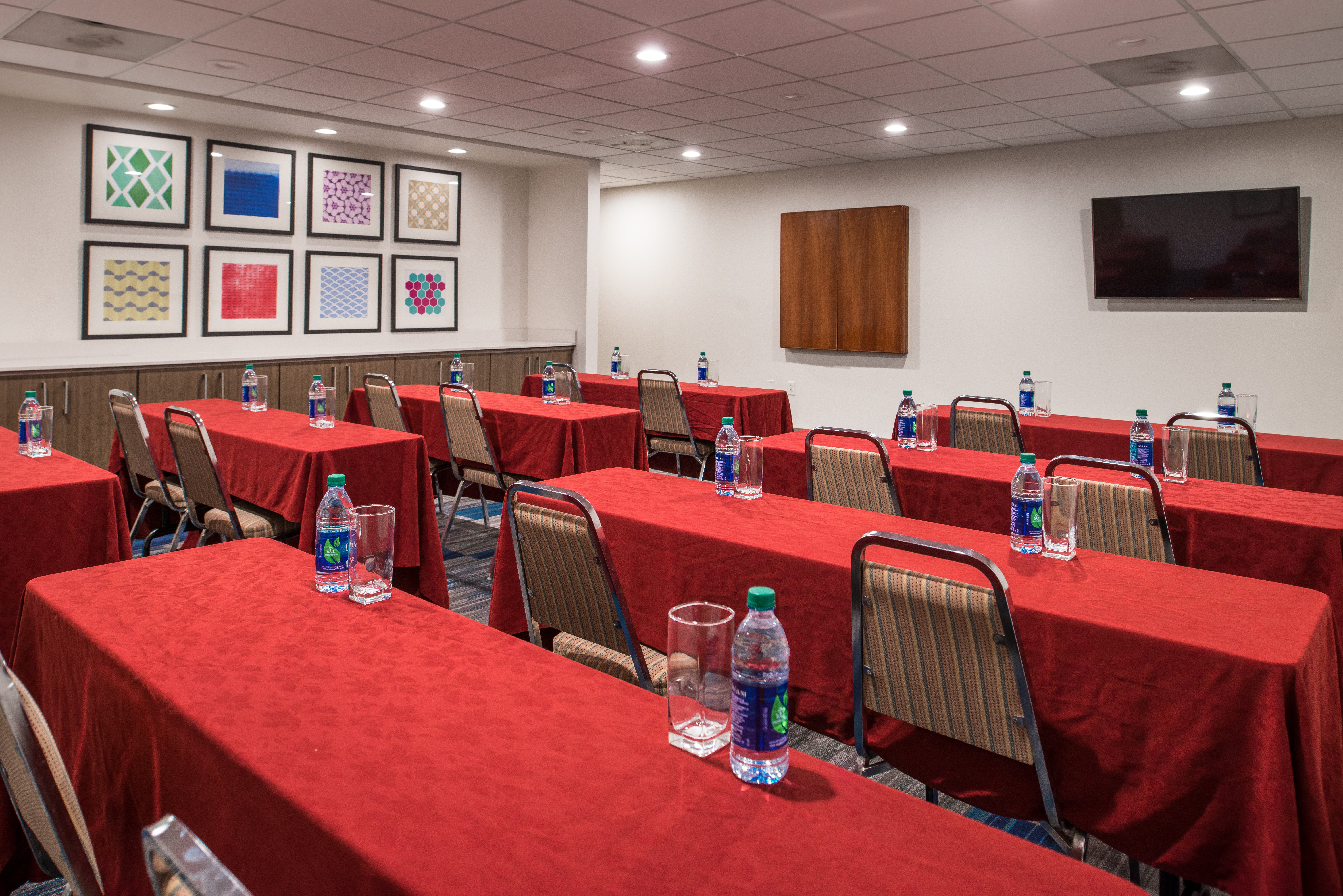 Holiday Inn Express & Suites Tampa-Anderson Rd/Veterans Exp, an IHG Hotel 54/68
