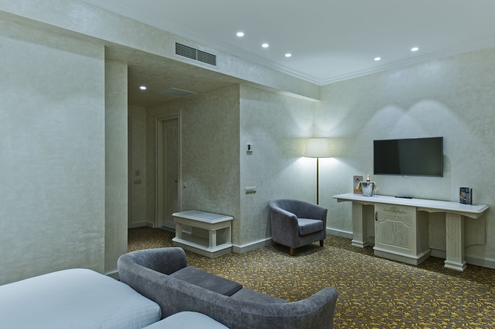 Colosseum Marina Hotel Batumi 72/72