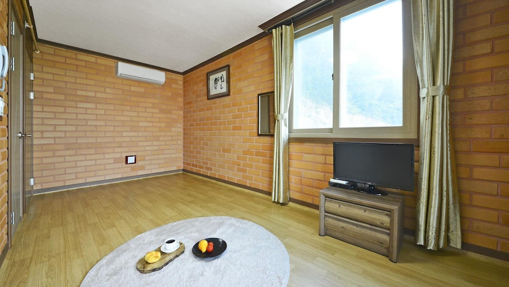 Yeosu Hwangto Pension 26/50
