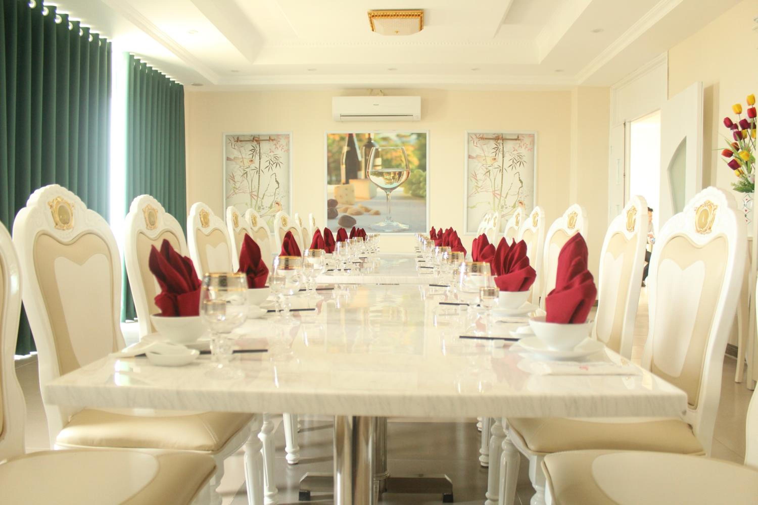Phoenix Hotel Thanh Hoa 30/33