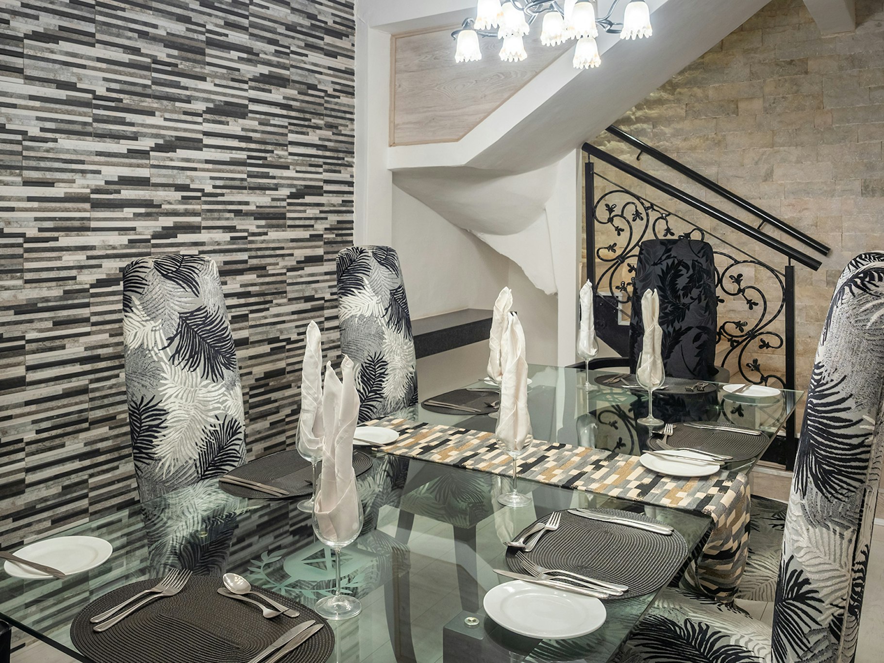10 2nd Avenue Boutique Hotel 56/56