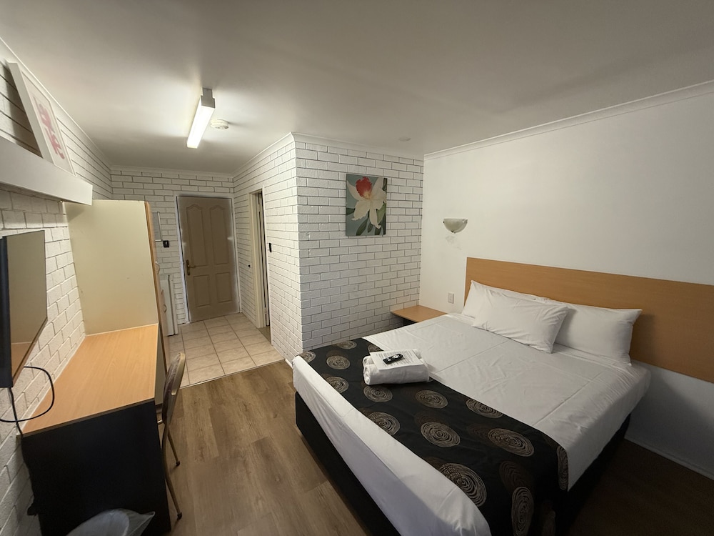Budget Motel 10/46