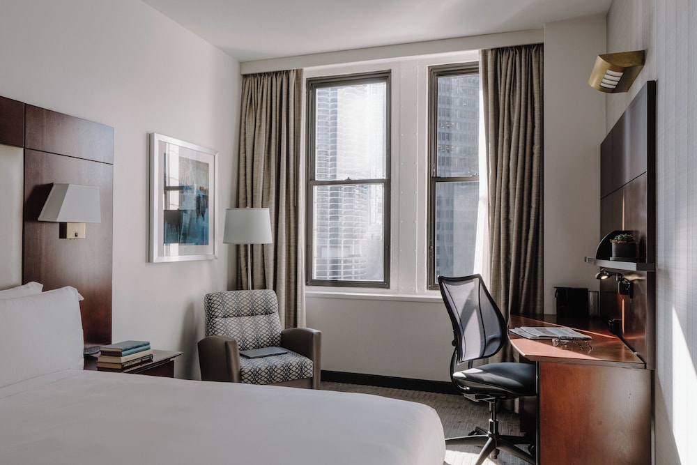 غرفة قياسية بسرير كوين، Club Quarters, Wacker at Michigan 10/10