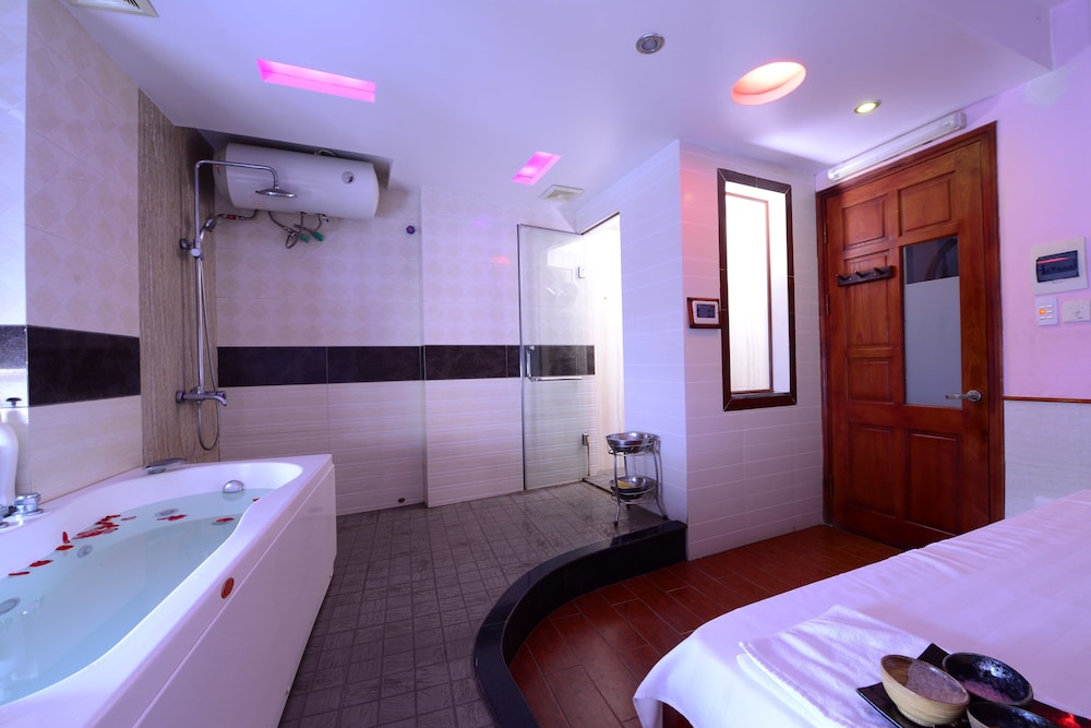 Blue Hanoi Inn Luxury Hotel 41/44