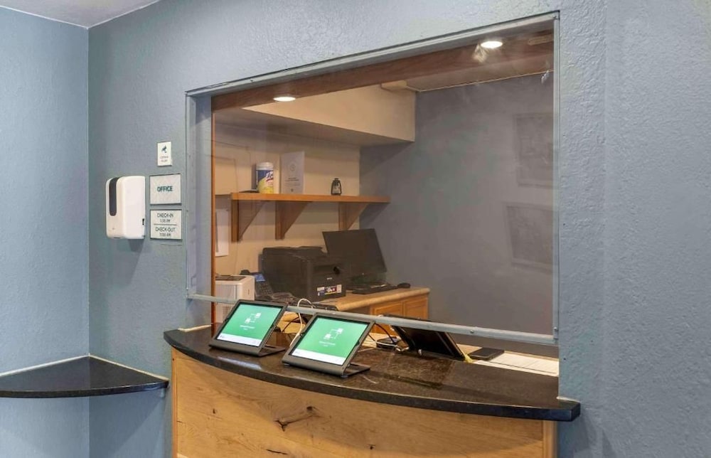 Studio 6 Extended Stay Shreveport Airport LA 9/50