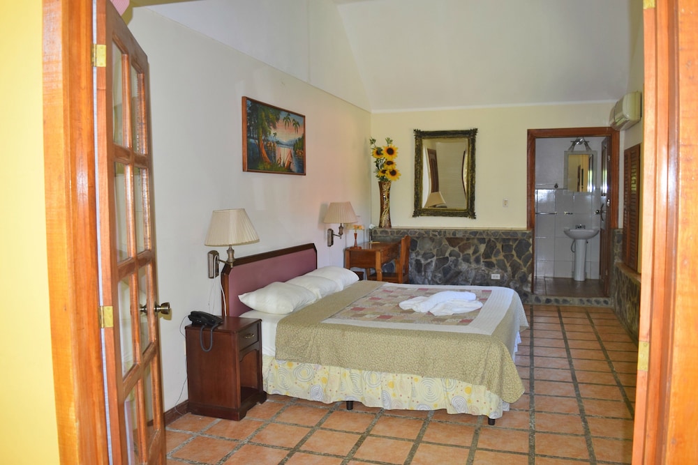 Bungalow, King Bed