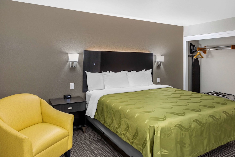 Quality Inn Kettleman City near Hwy 41 13/36