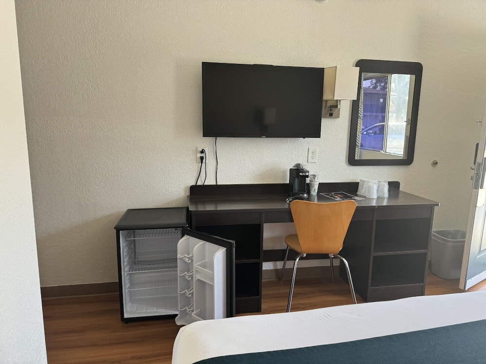 Motel6 Stanton, CA - Anaheim West 45/60