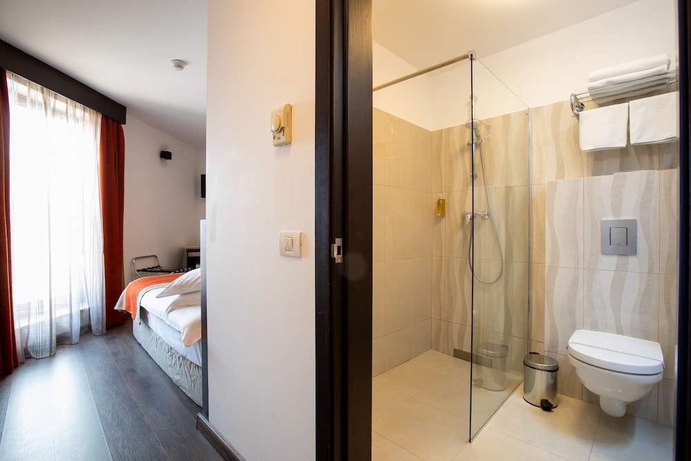 Hotel Duke Armeneasca 15/65