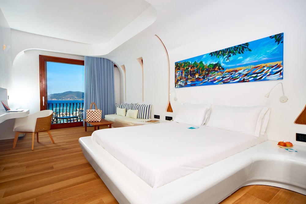 JUNIOR SUITE, SUPERIOR, HARBOUR VIEW