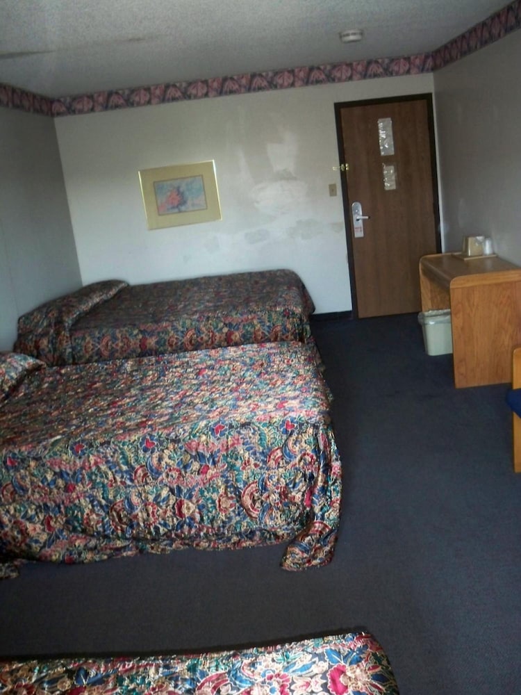 Economy Inn Wentzville 8/36