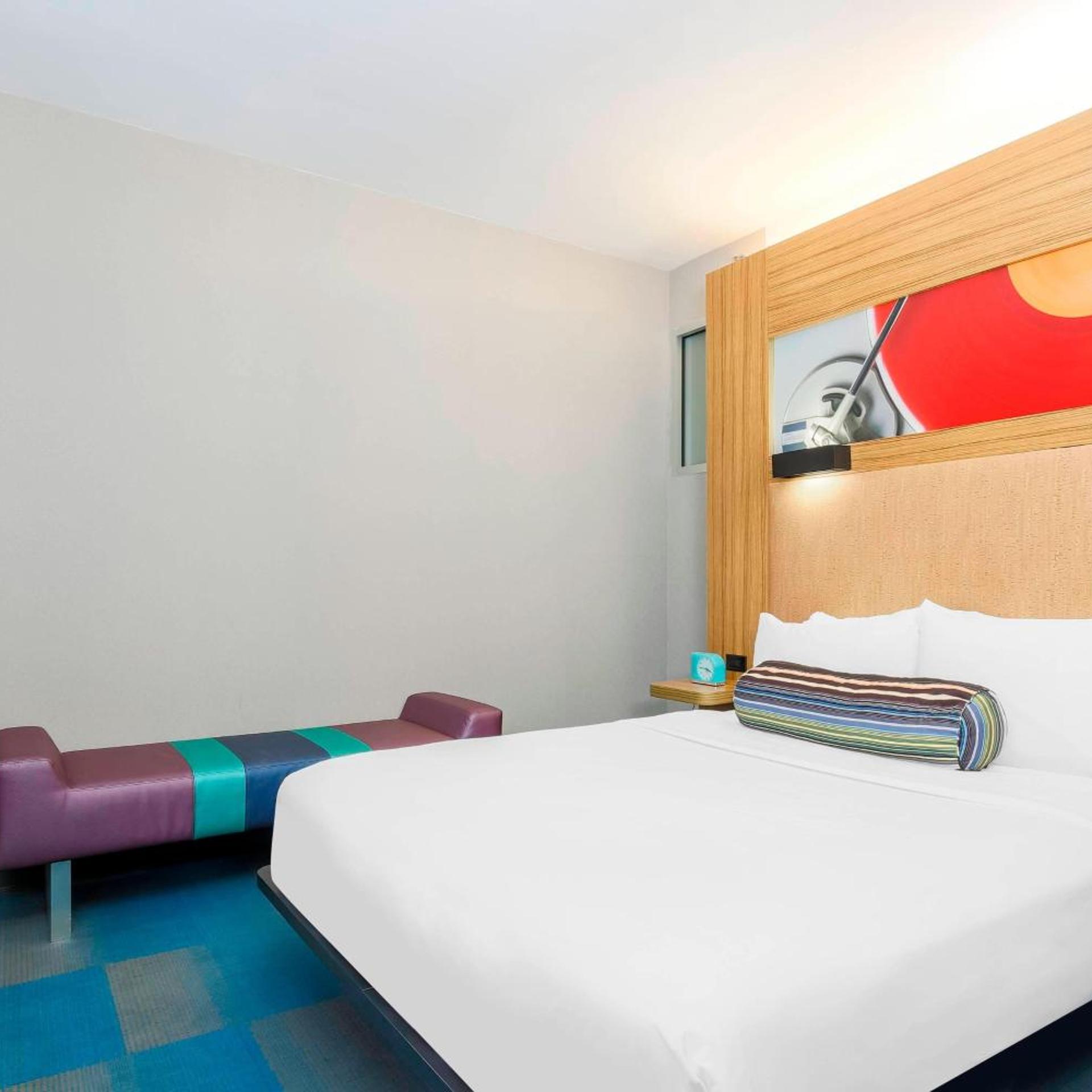 Aloft, Guest Room, Queen Bed