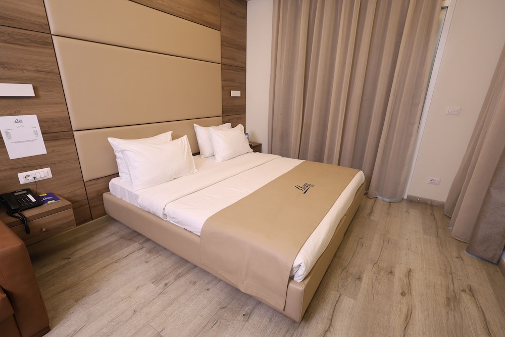Ibiza hotel 8/50