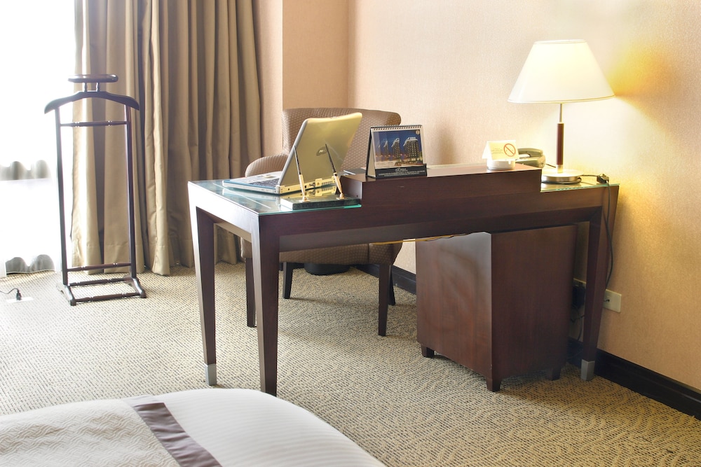 Grand Forward Hotel 12/36