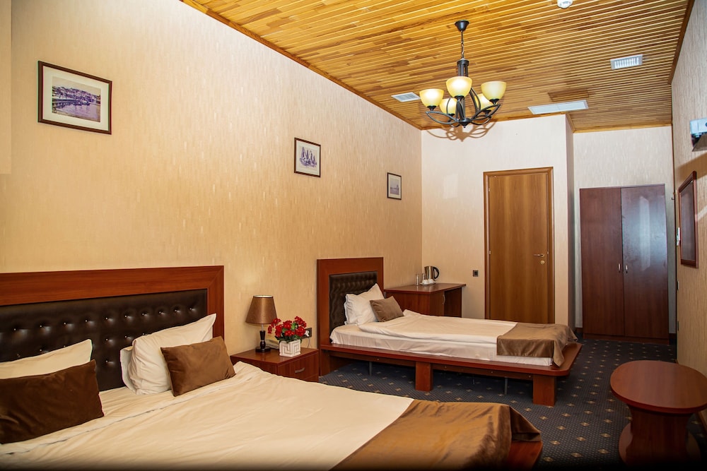 Du Port Hotel 30/81