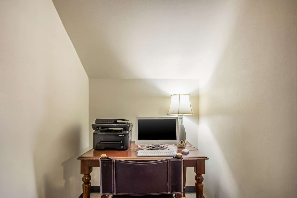 Econo Lodge Waupaca 28/35