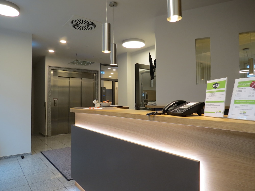 Hotel Neuthor 2/50