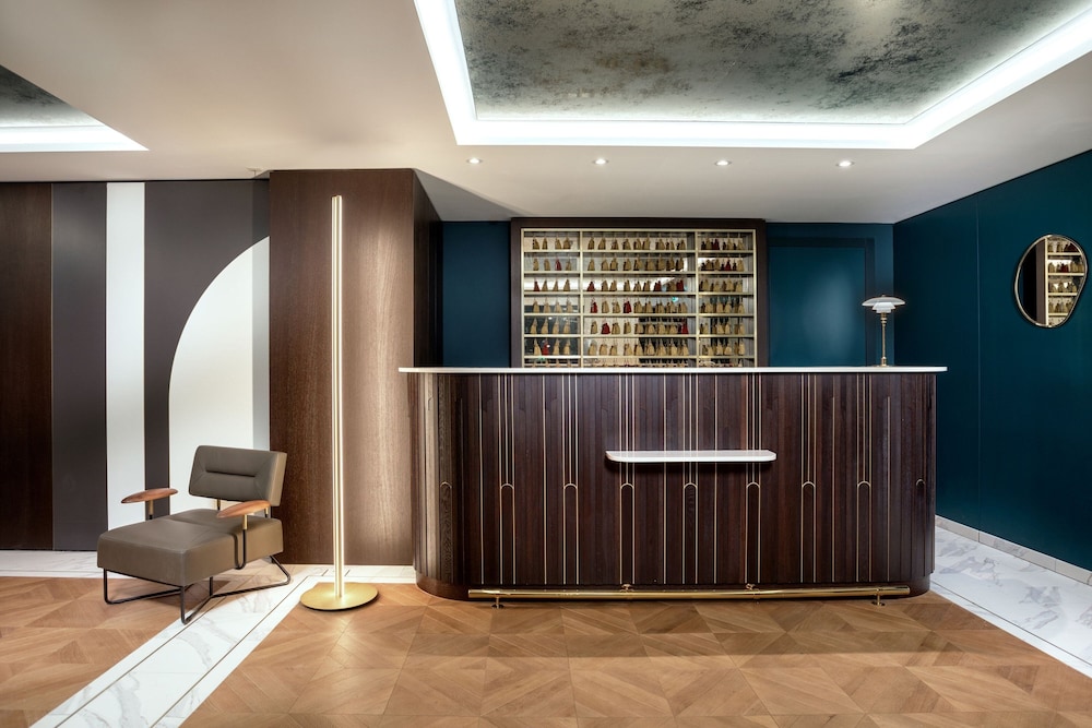 Lobby at Neues Schloss Privat Hotel Zurich, ZURICH