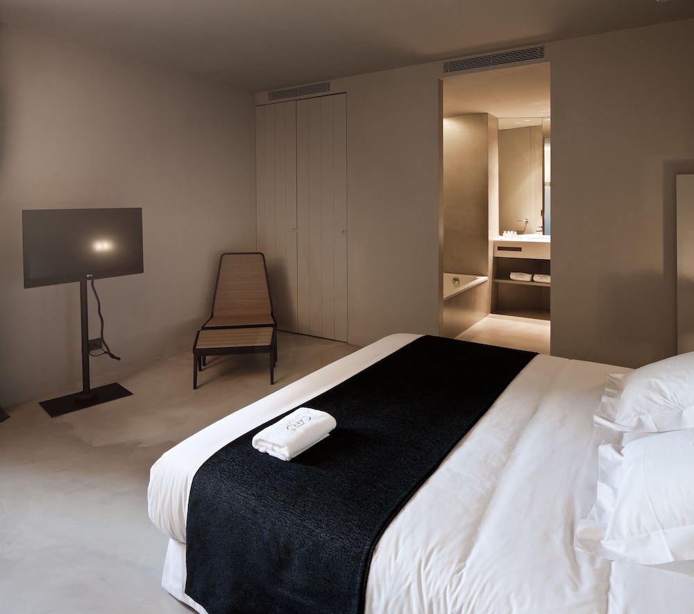 CARO HOTEL 28/71