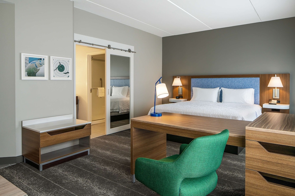 Hampton Inn Suites Raleigh Midtown Nc 27/32