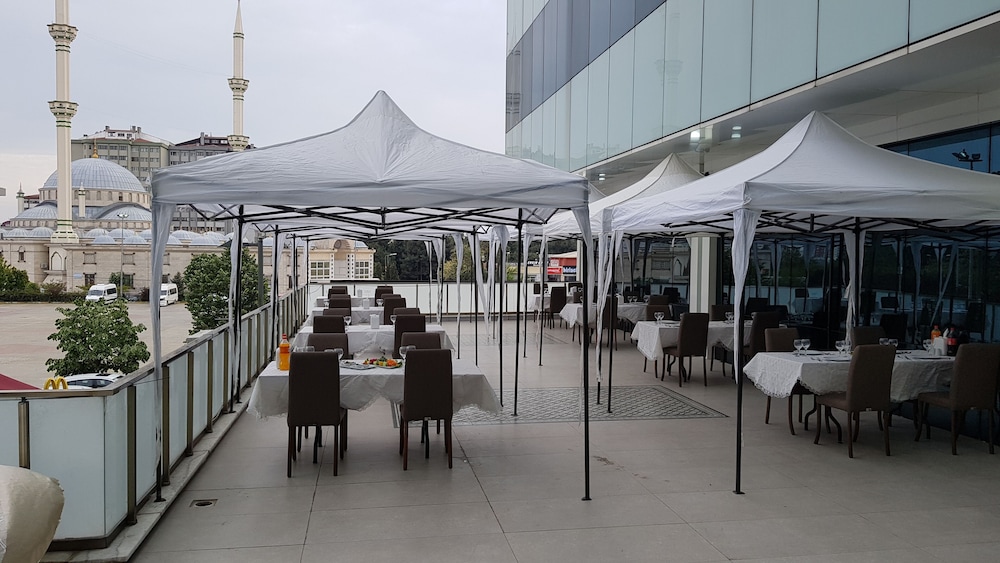 Sarissa Hotel 3/38