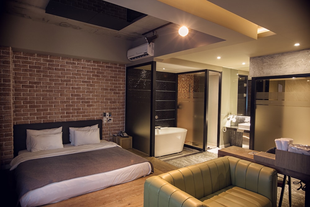 Hotel 109 20/73