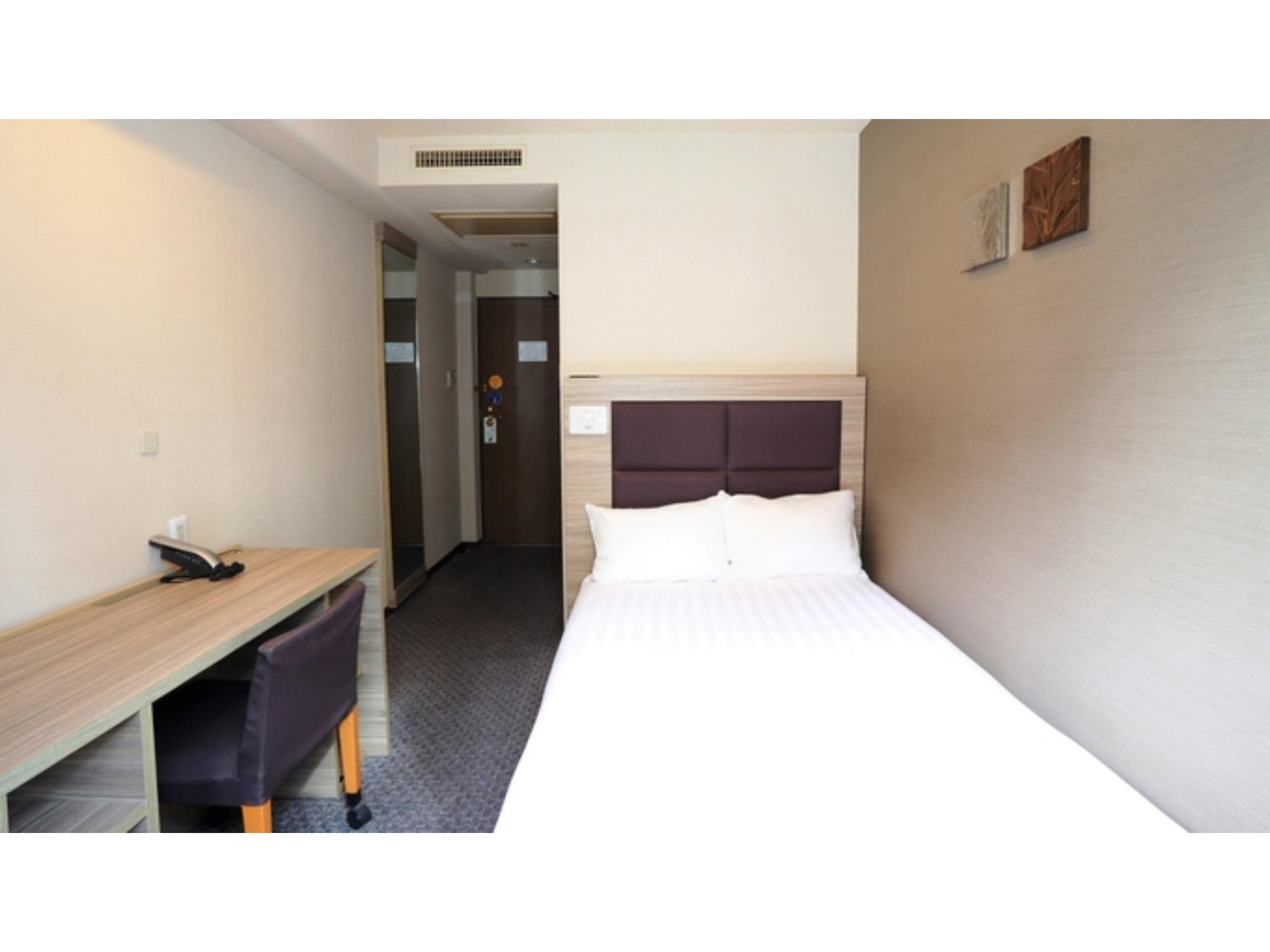 Petite, Double Bed