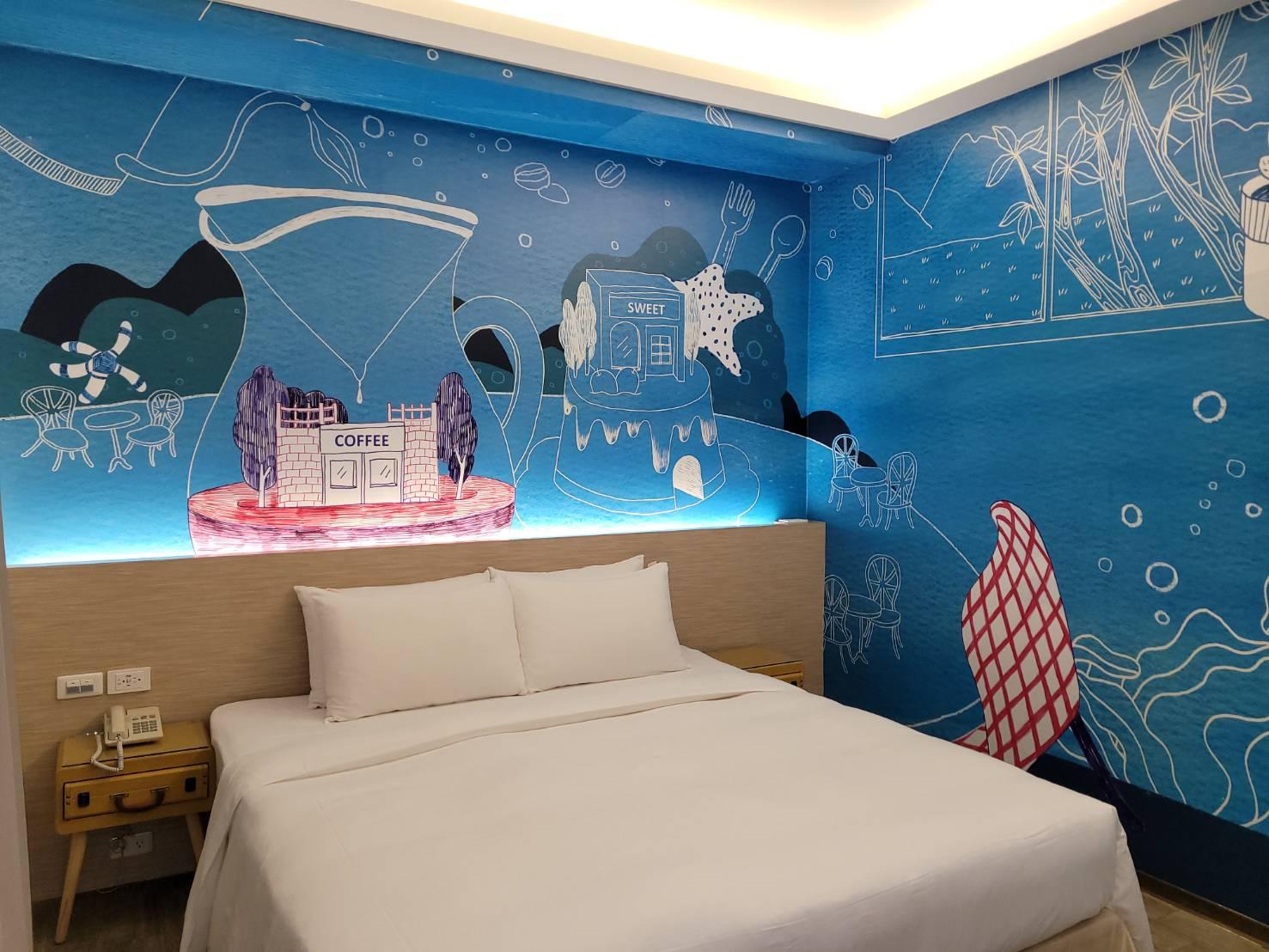Room, Queen Bed, Bathtub