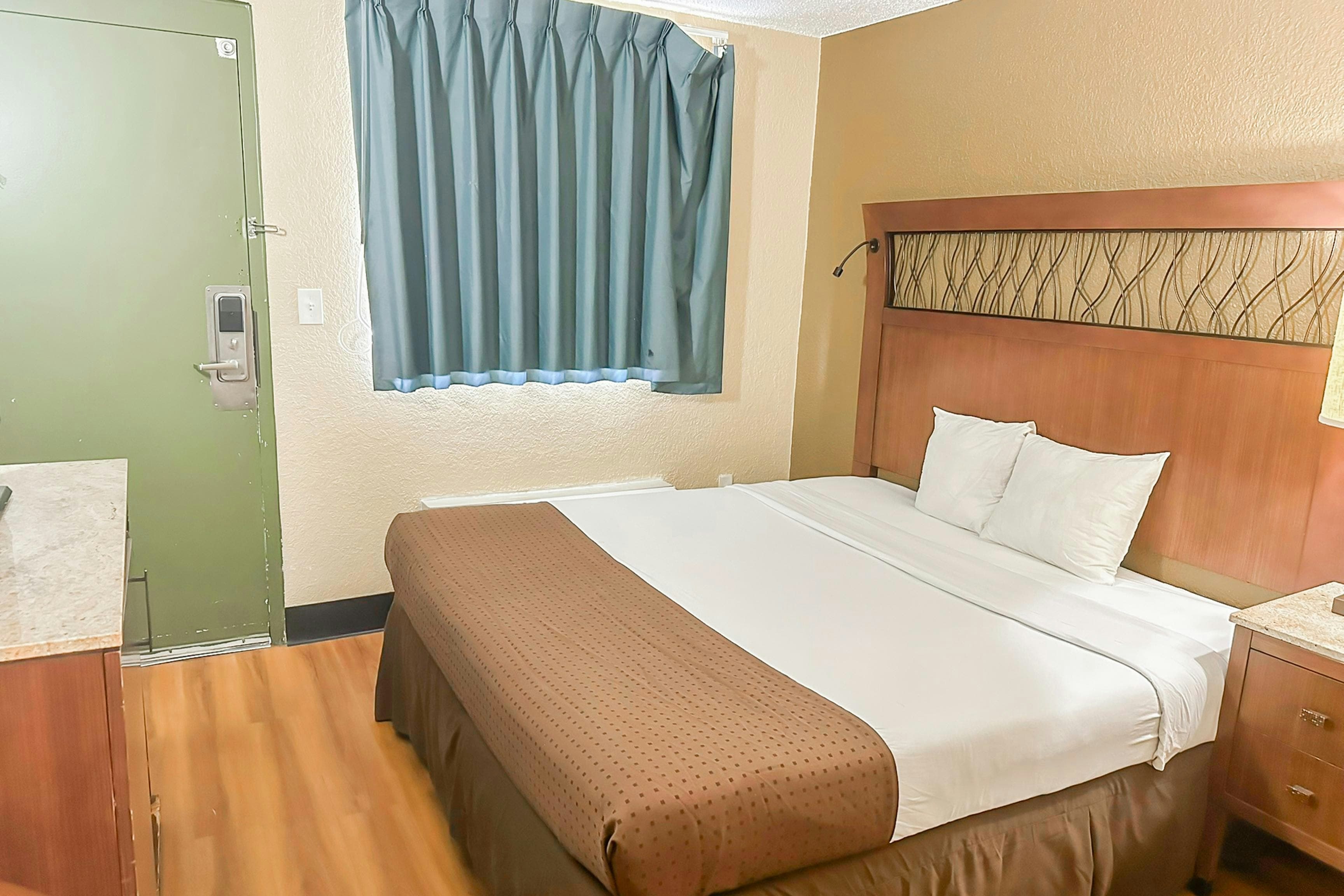 OYO Hotel Mobile AL I-65 at Airport Blvd 22/67