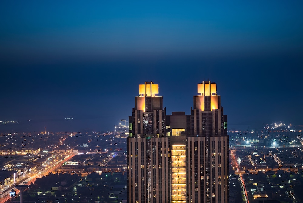 Shangri-La Residences and Apartments 39/45