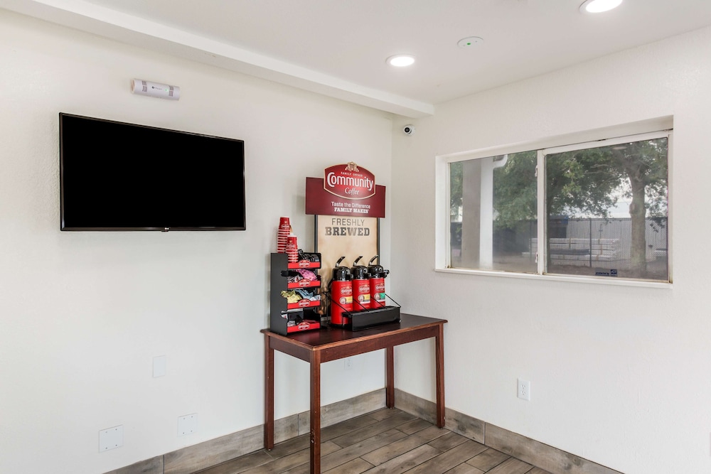 Studio 6 Extended Stay - Jacksonville, FL - South 33/46