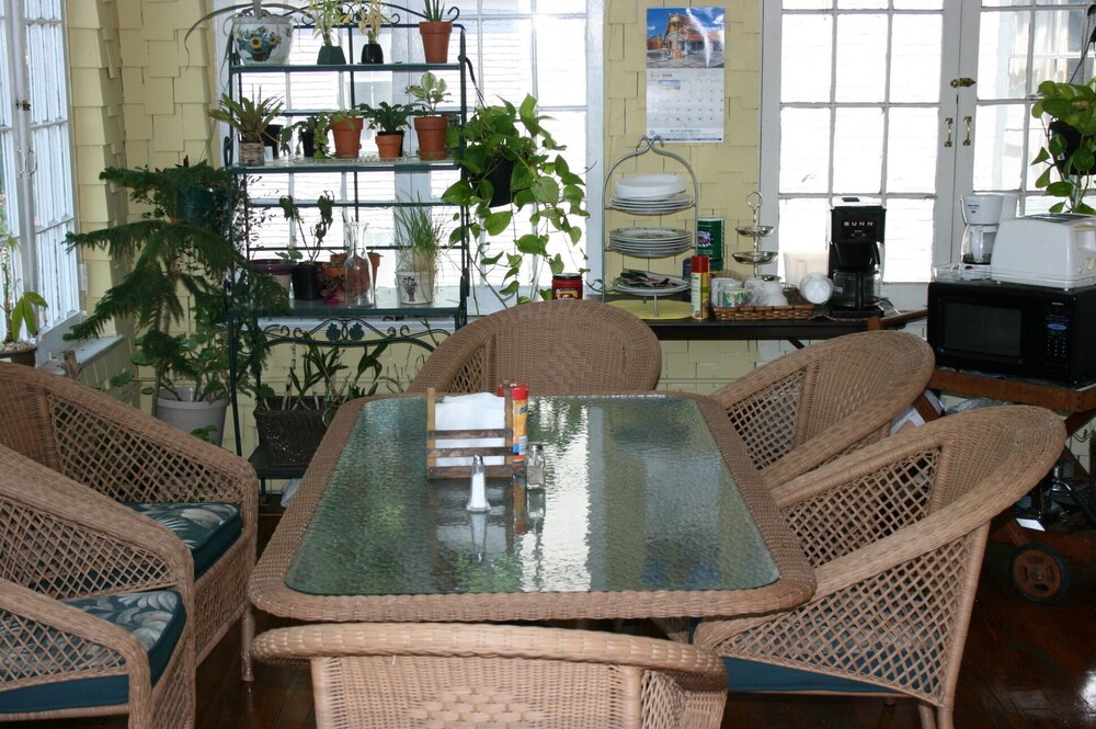 The Queen Anne Inn photo3
