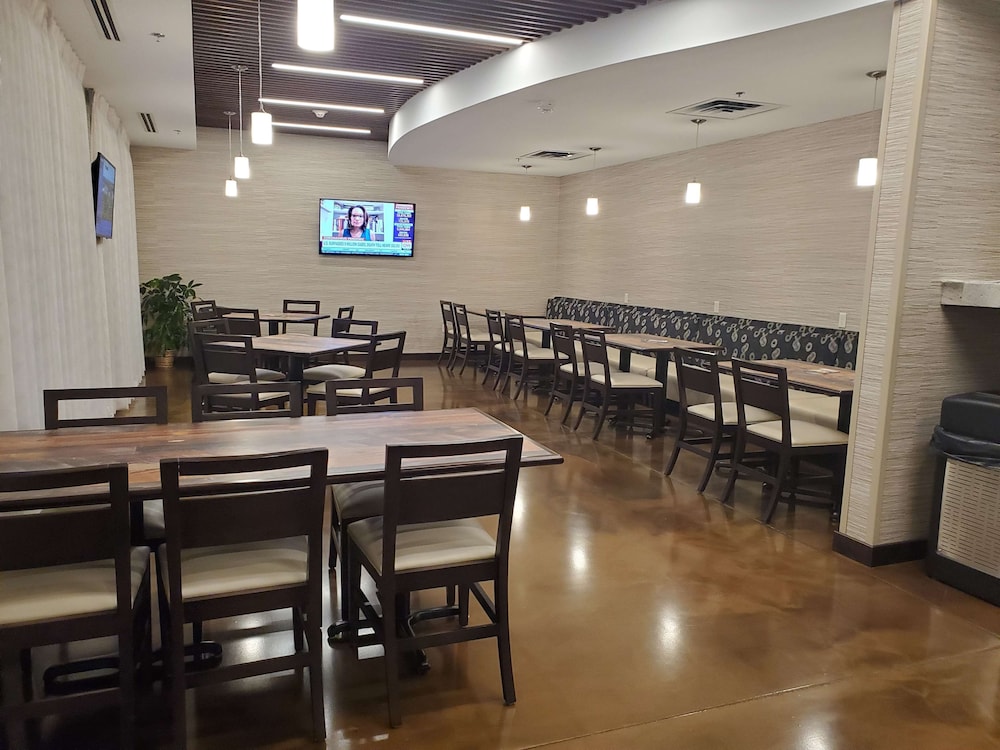 Best Western Plus Lakeview Hotel 35/48