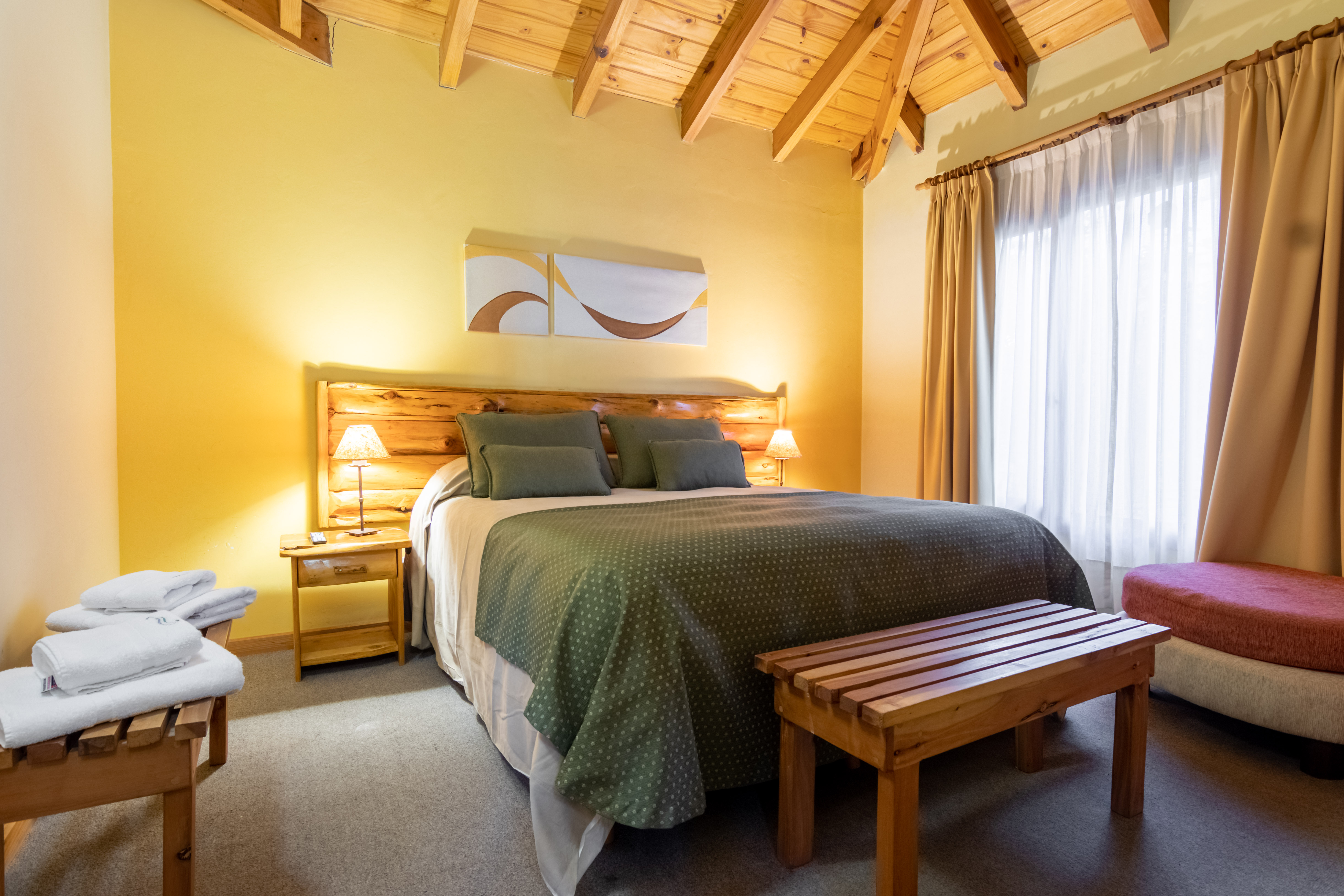 Suite, Lake View