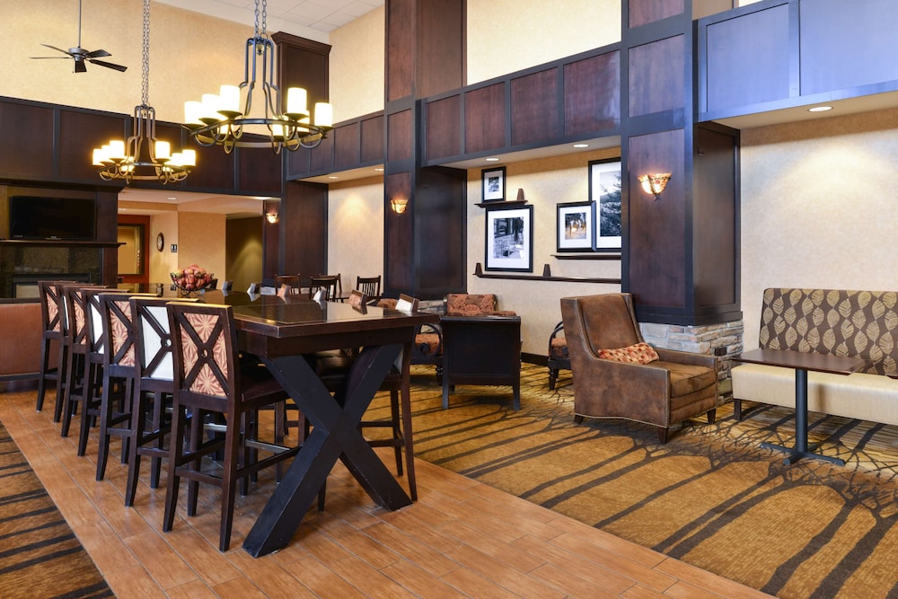 Hampton Inn & Suites Casper 32/34