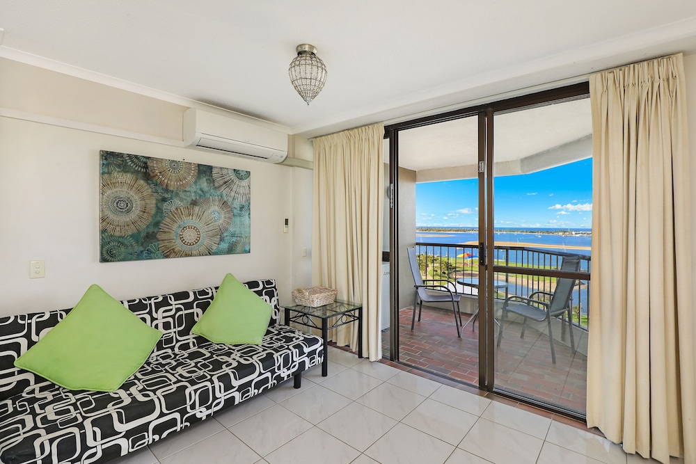 Palmerston Tower Holiday Apartments 7/36