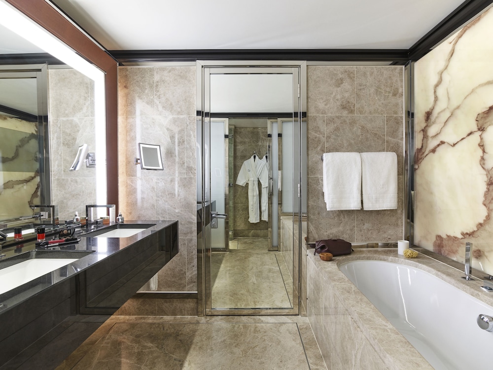 LONDON, SUITE, BALCONY