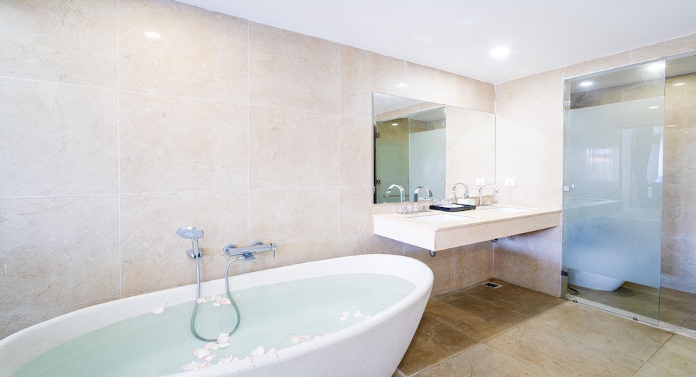 Thanh Binh Riverside Hotel 49/50