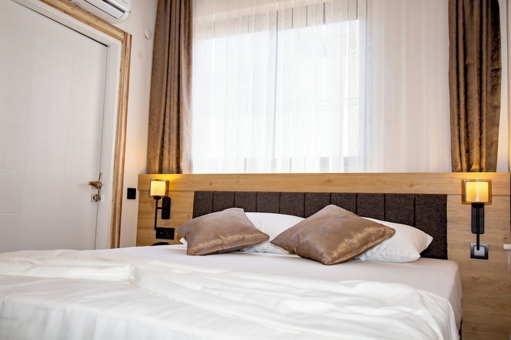 Bloomtalya Hotel 33/64